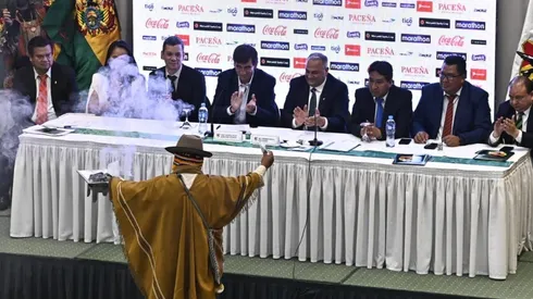 Gustavo Costas presentado en Bolivia