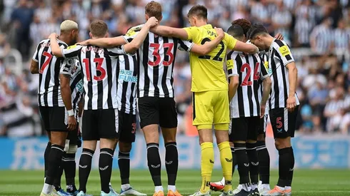 Newcastle en formación para partido por Premier League.