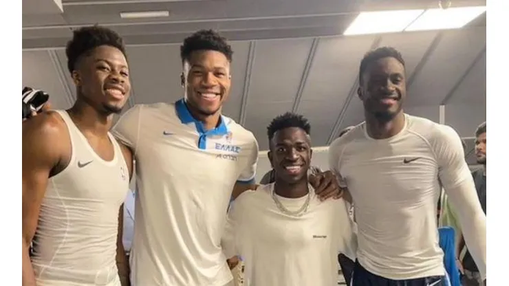 Giannis Antetokounmpo, sus hermanos y Vinicius Junior.