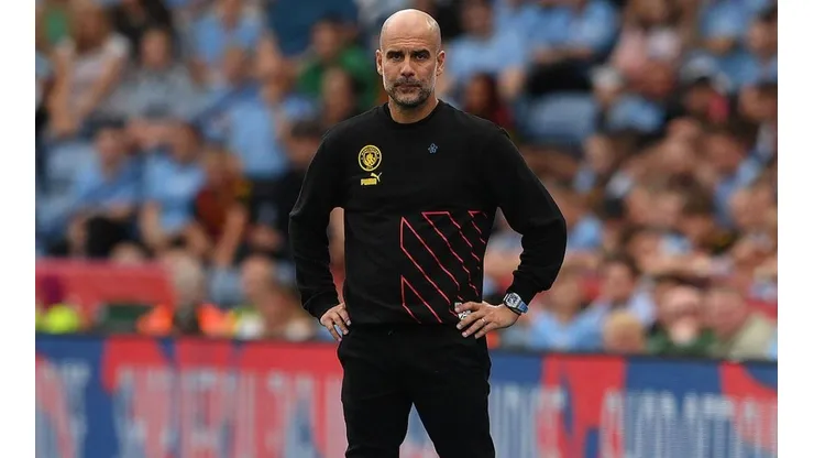 Guardiola en dirección de City.