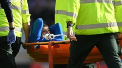 Ben Godfrey del Everton tuvo que ser retirado en camilla y con oxígeno.
