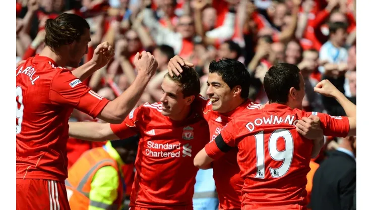 Luis Suárez, en su paso por Liverpool con jugadores como Henderson, Downing y Carroll.