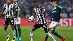 Acción de juego entre Atlético Mineiro y Palmeiras.