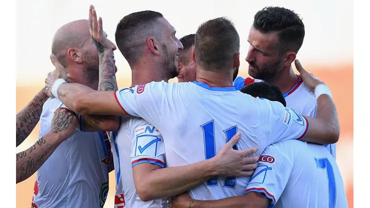 Festejo de gol de Catania.