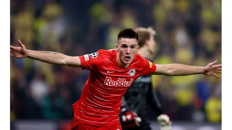Benjamin Sesko aparece entre los nombres que interesan a Manchester United.