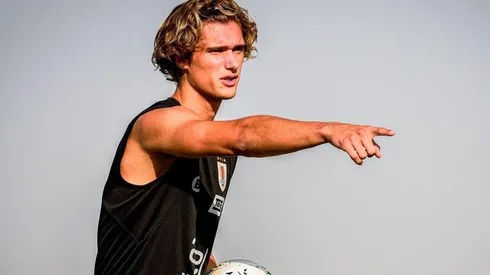 Cabrera en entrenamiento de Uruguay.