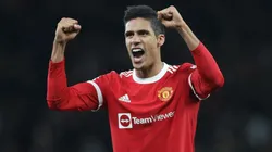 Varane en festejo de gol con United.