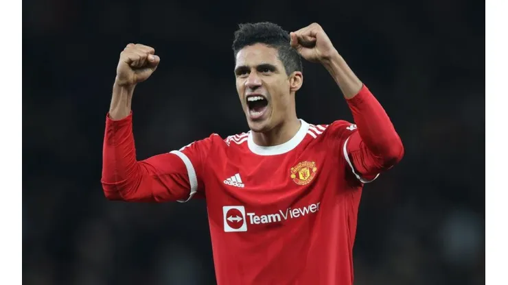 Varane en festejo de gol con United.