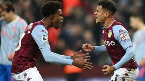 Chukwuemeka, junto a Coutinho, ex Liverpool y Barcelona.