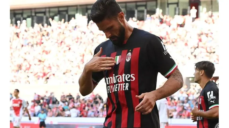 Olivier Giroud en festejo con Milan.