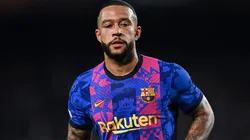 Memphis Depay en juego con Barcelona.