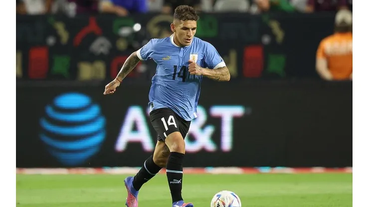 Torreira en acción con Uruguay.
