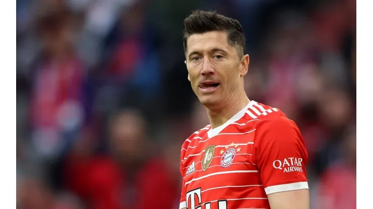 Robert Lewandowski espera por una definición y el fichaje de Barcelona.