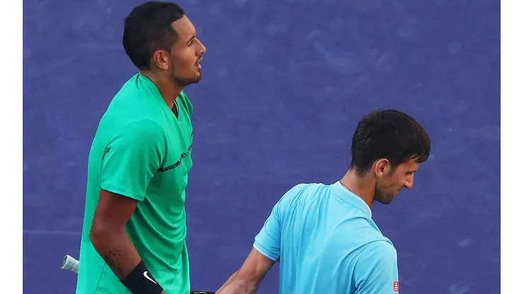 Nick Kyrgios y Novak Djokovic luego de haberse enfrentado en Indian Wells.