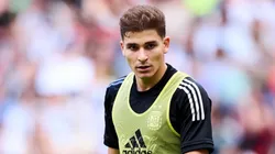 Julián Álvarez ya es oficialmente nuevo jugador de Manchester City.