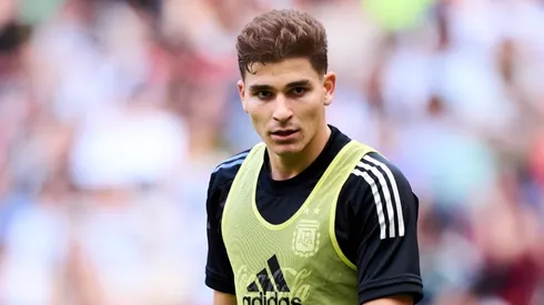 Julián Álvarez ya es oficialmente nuevo jugador de Manchester City.