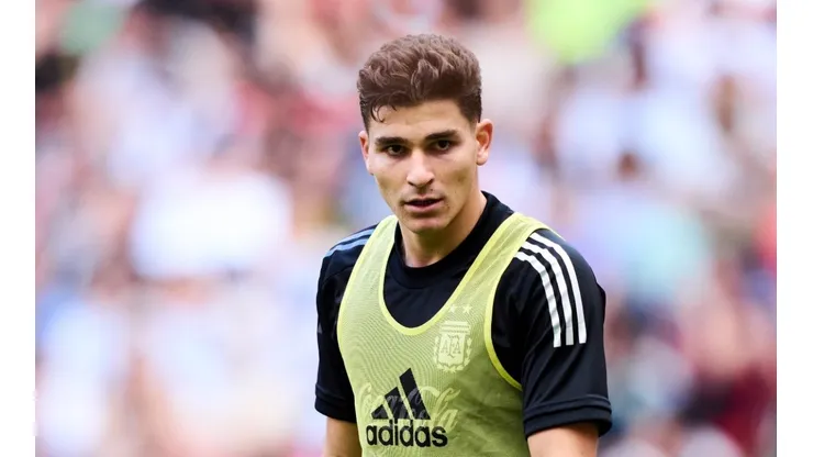 Julián Álvarez ya es oficialmente nuevo jugador de Manchester City.