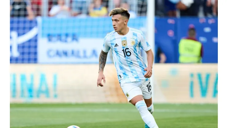 Lisandro Martínez, cerca de dar el salto en Europa.