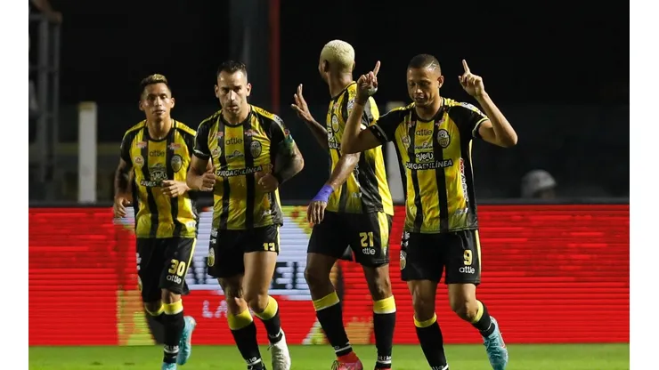 Deportivo Táchira, a cuartos de final.