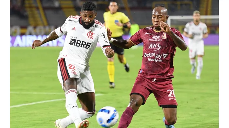 Flamengo y Tolima en acción.