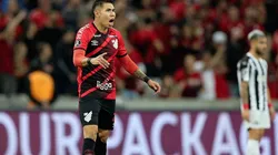 Festejo de gol de Paranaense.