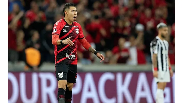 Festejo de gol de Paranaense.