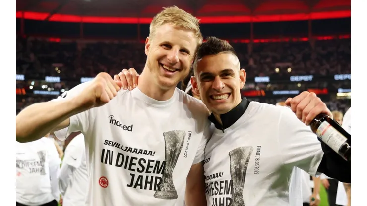 Martin Hinteregger, compañero de Borré en Eintracht, anunció su retiro a los 29 años.