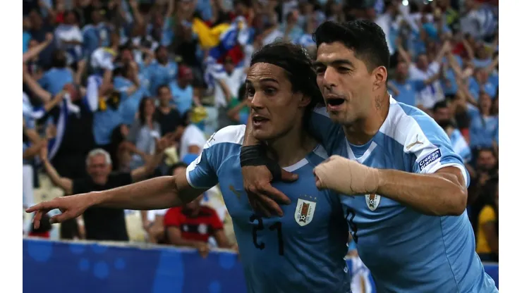 Edinson Cavani y Luis Suárez con la Selección Uruguaya.