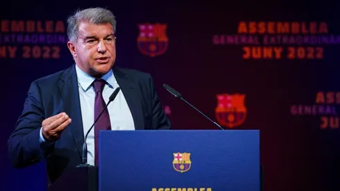 Joan Laporta liderando la asamblea.