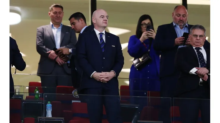 Infantino felicitó a las 32 selecciones.