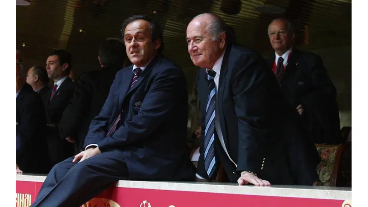 Platini y Blatter, gravemente acusados por delitos.