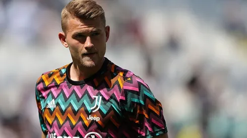 Matthijs De Ligt en calentamiento con Juventus.