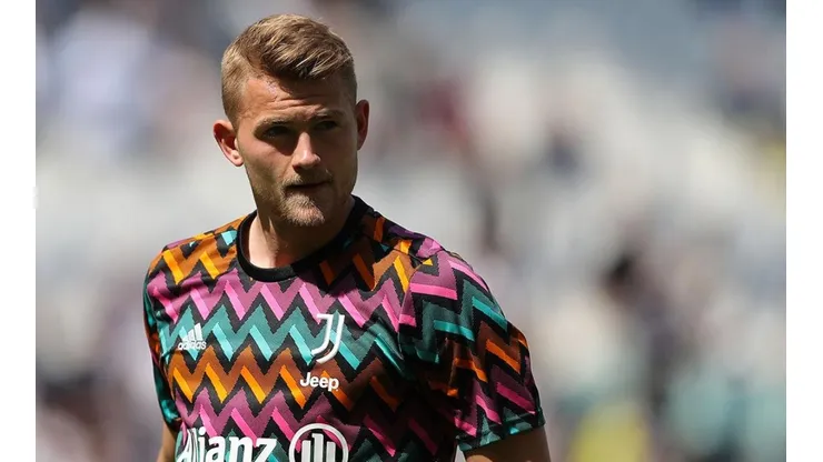 Matthijs De Ligt en calentamiento con Juventus.