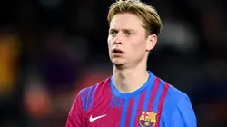 Frenkie de Jong podría seguir en Barcelona ante la impaciencia de Manchester United.