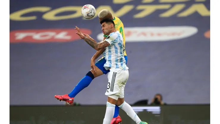 Richarlison v Cuti Romero