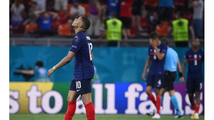 Francia, al borde del descenso.