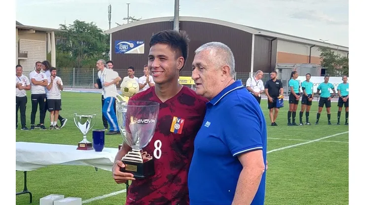 El venezolano Telasco Segovia fue el MVP del torneo.