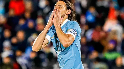 Cavani en festejo de gol de Uruguay.