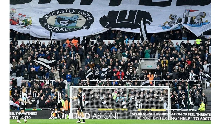 Hinchas de Newcastle en festejo.