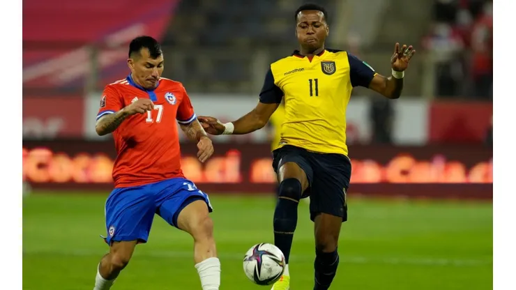 Gary Medel v Ecuador