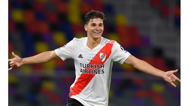 Julián Álvarez, el único de América en el Top 100.