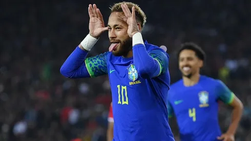 Neymar en festejo de gol con Brasil.