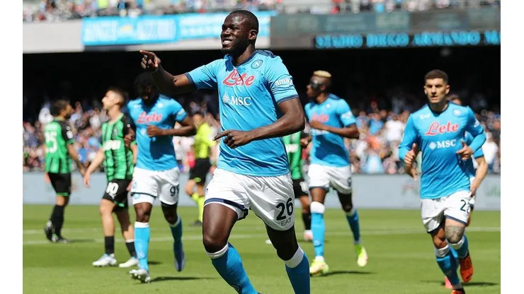 Koulibaly en festejo de gol con Napoli.