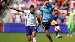 Diego Godín ante Jesús Ferreira.