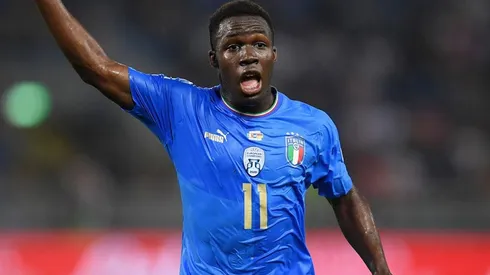 Wilfried Gnonto en acción de juego con Italia.