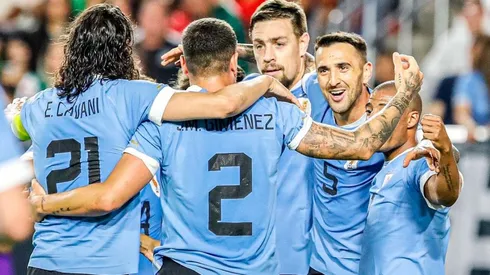 Festejo de gol de Uruguay.