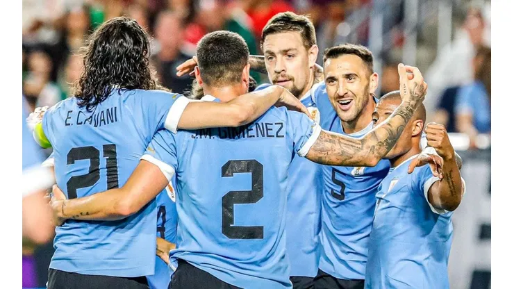 Festejo de gol de Uruguay.