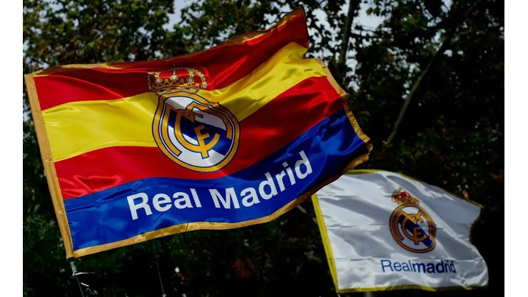 Real Madrid logo.