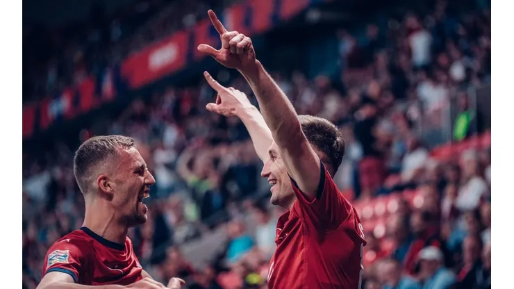 Jan Kuchta anotó el primer gol para República Checa.