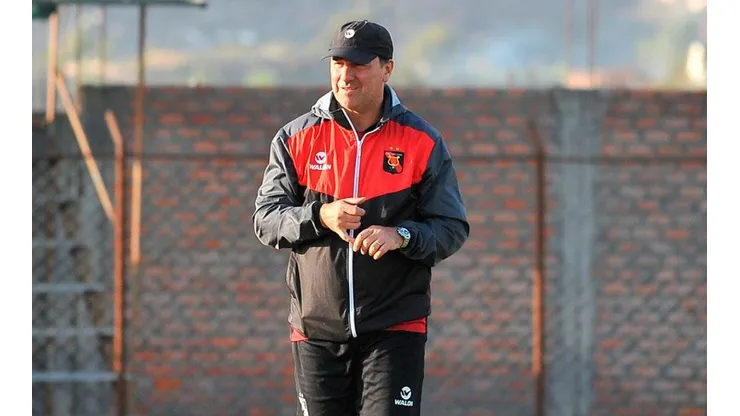 Néstor Lorenzo en entrenamiento con Melgar.